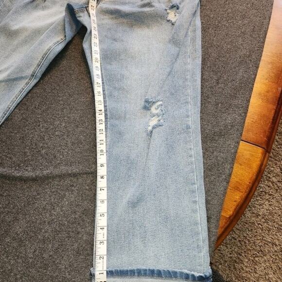 Time & Tru Maternity Light Wash Boyfriend Rollcuff Destroyed 2Xl (20) NWT - Picture 11 of 12